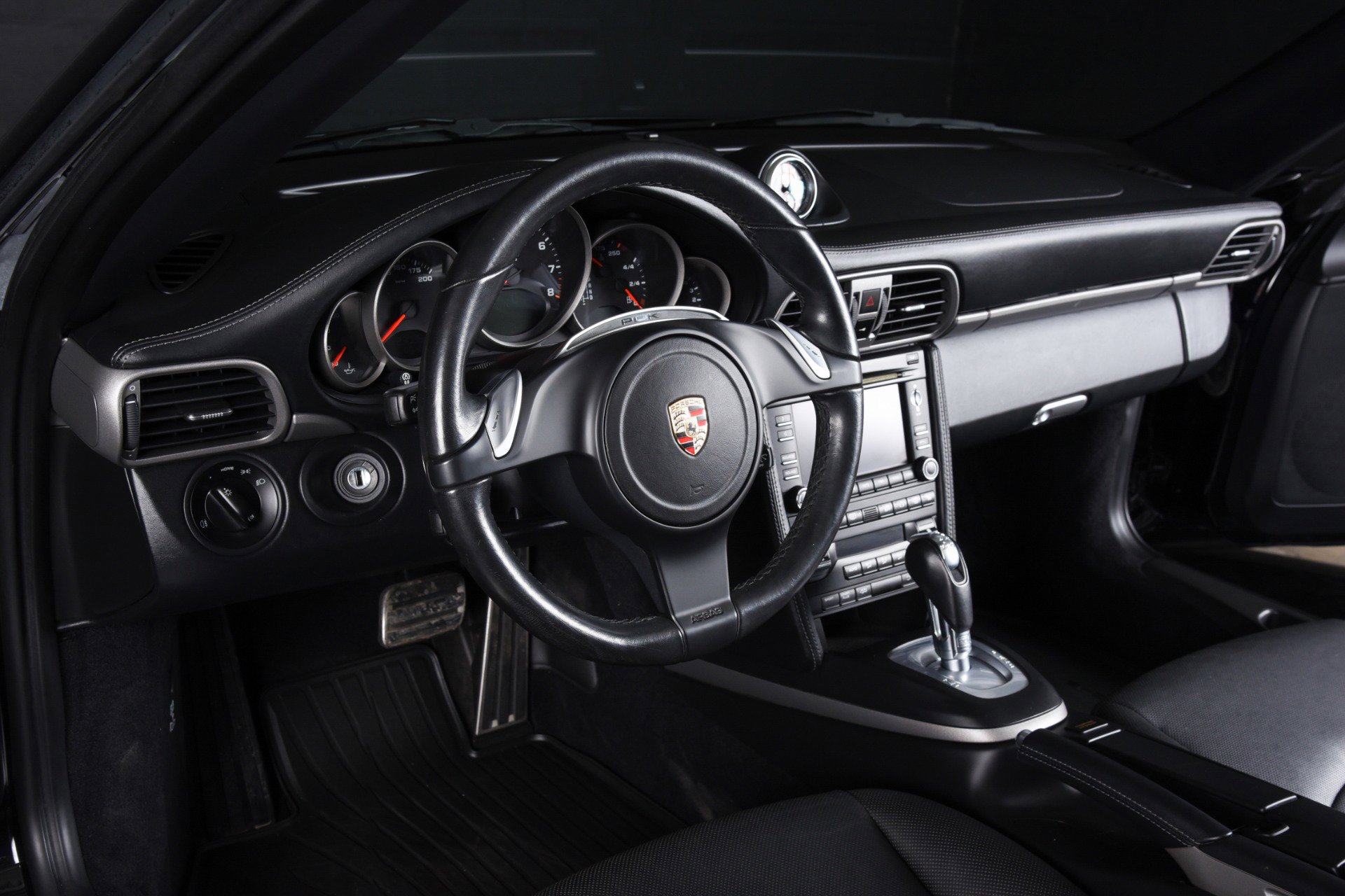 Used 2012 Porsche 911 Carrera 4 image 5