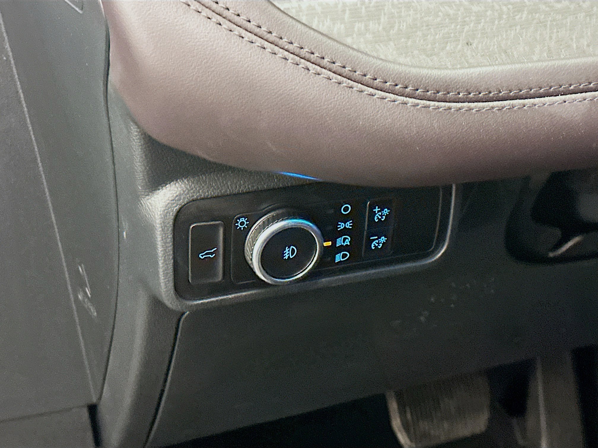 Used 2025 Ford Explorer Platinum w/ LUX Leather Package AWD/4WD image 17