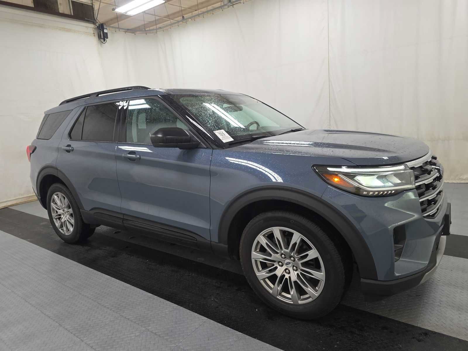 Used 2026 Ford Explorer Active w/ Active Comfort Package AWD/4WD image 3