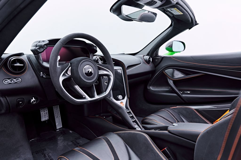 Used 2025 McLaren 750S Spider RWD image 2