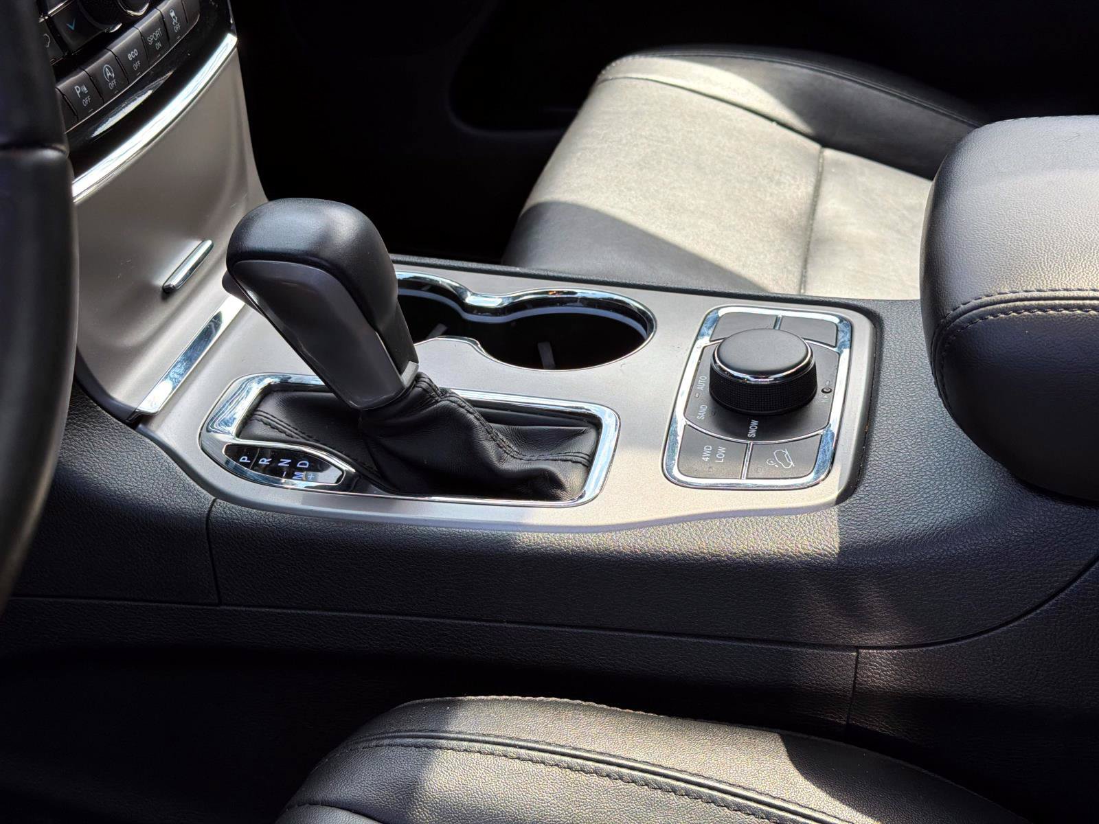 Used 2022 Jeep Grand Cherokee Limited AWD/4WD image 13