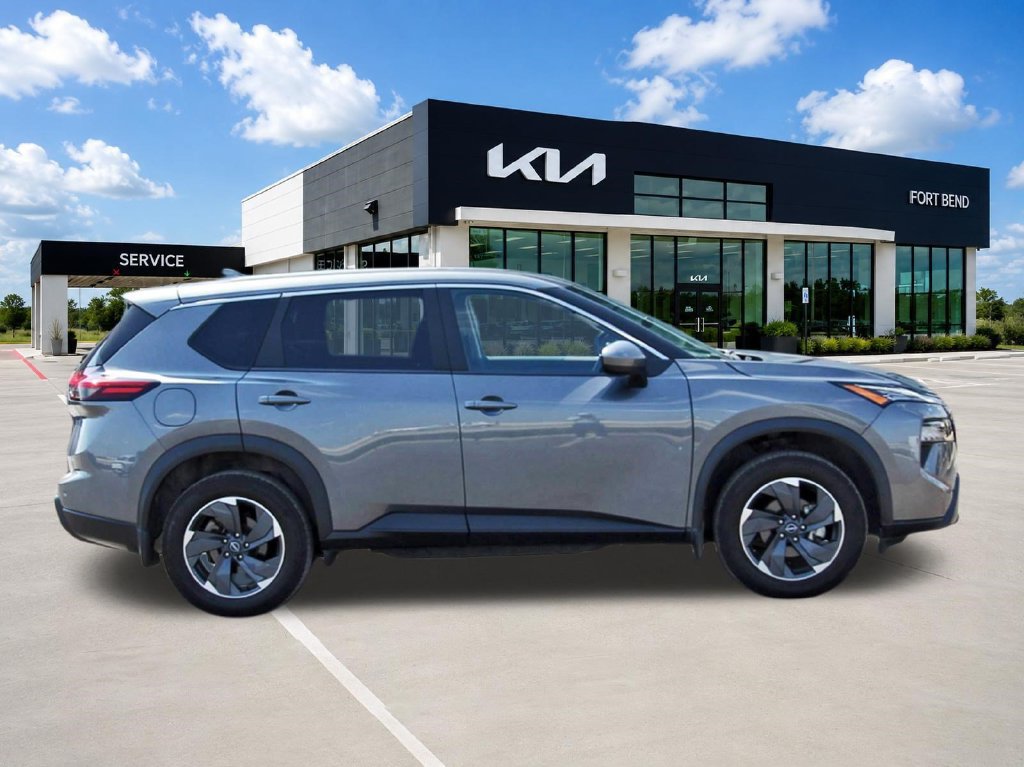 Used 2024 Nissan Rogue SV FWD image 4