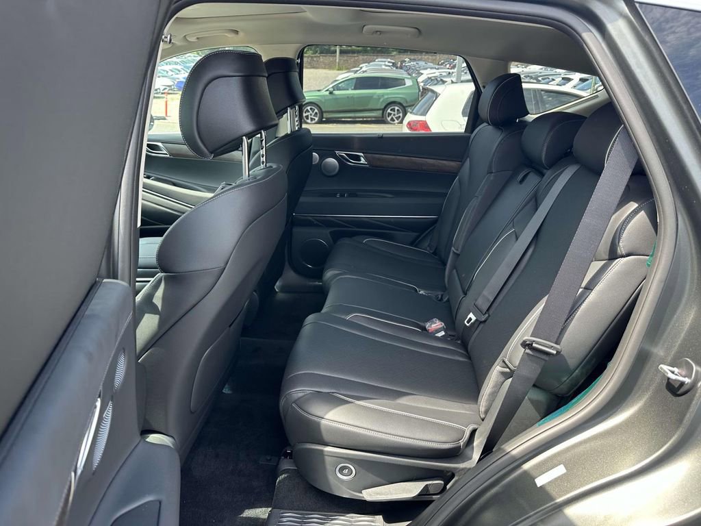 New 2025 Genesis GV80 2.5T Prestige image 13