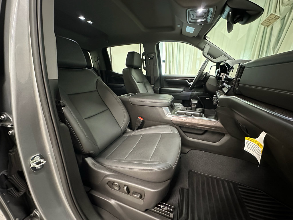 Used 2023 Chevrolet Silverado 1500 LTZ w/ LTZ Convenience Package II AWD/4WD image 19