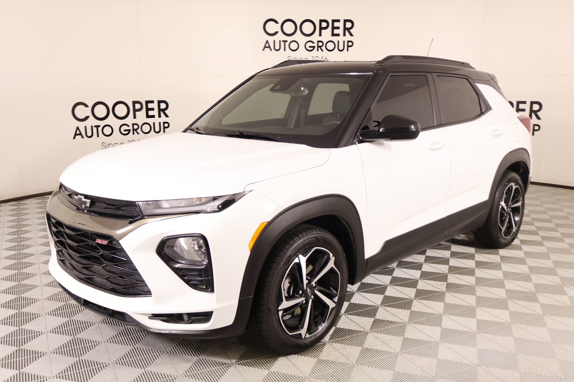 Used 2023 Chevrolet TrailBlazer RS w/ Sun and Liftgate Package FWD image 10