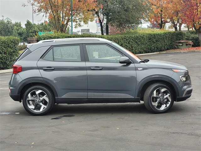Used 2025 Hyundai Venue SEL image 4