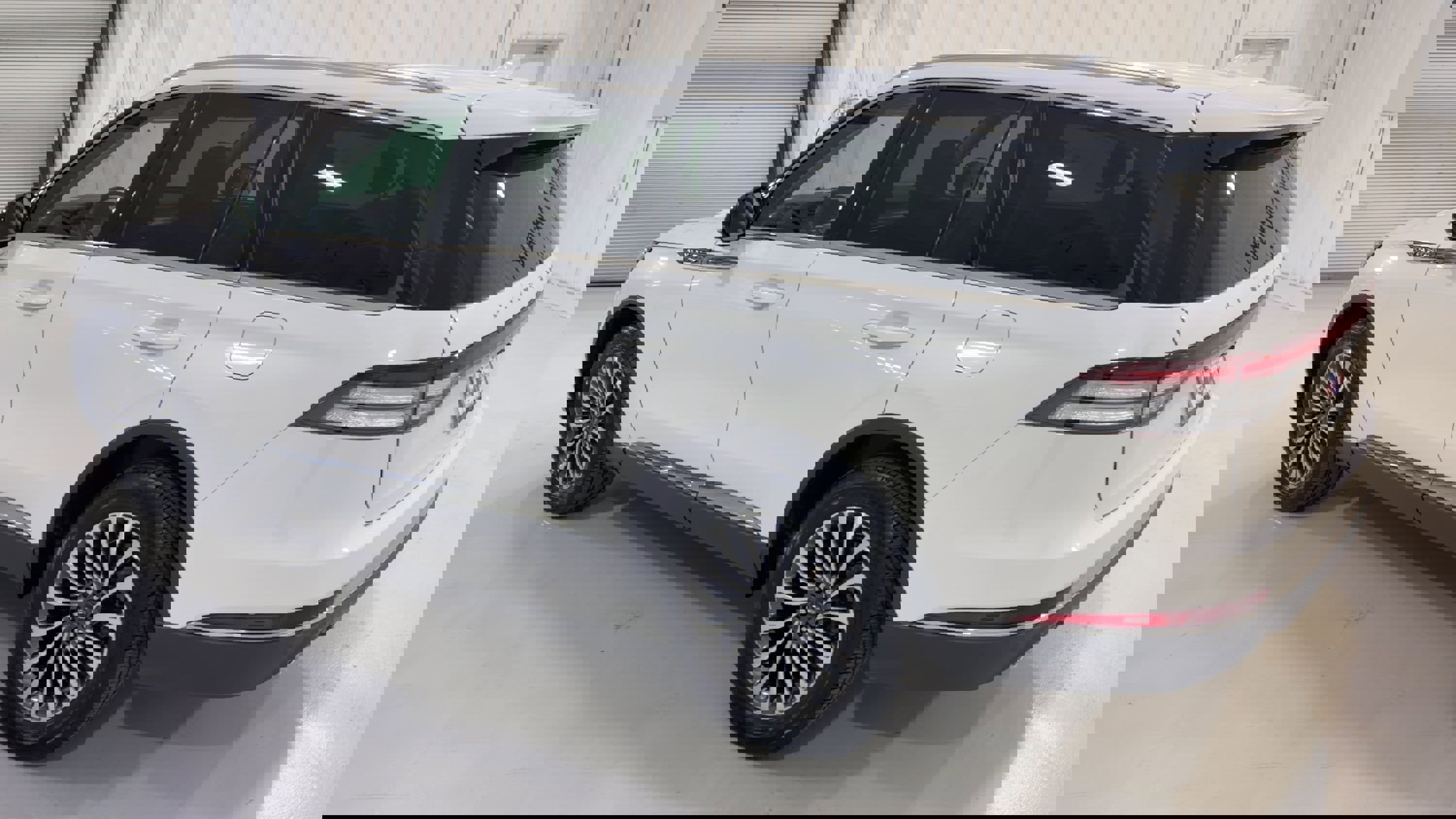 Used 2023 Lincoln Aviator AWD w/ Premium Package image 7