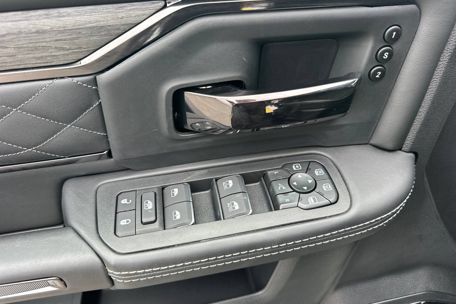 New 2026 RAM 2500 Limited AWD/4WD image 10