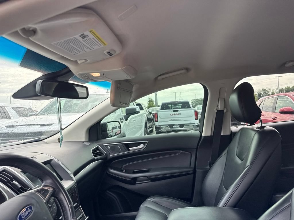 Used 2019 Ford Edge Titanium AWD/4WD image 16