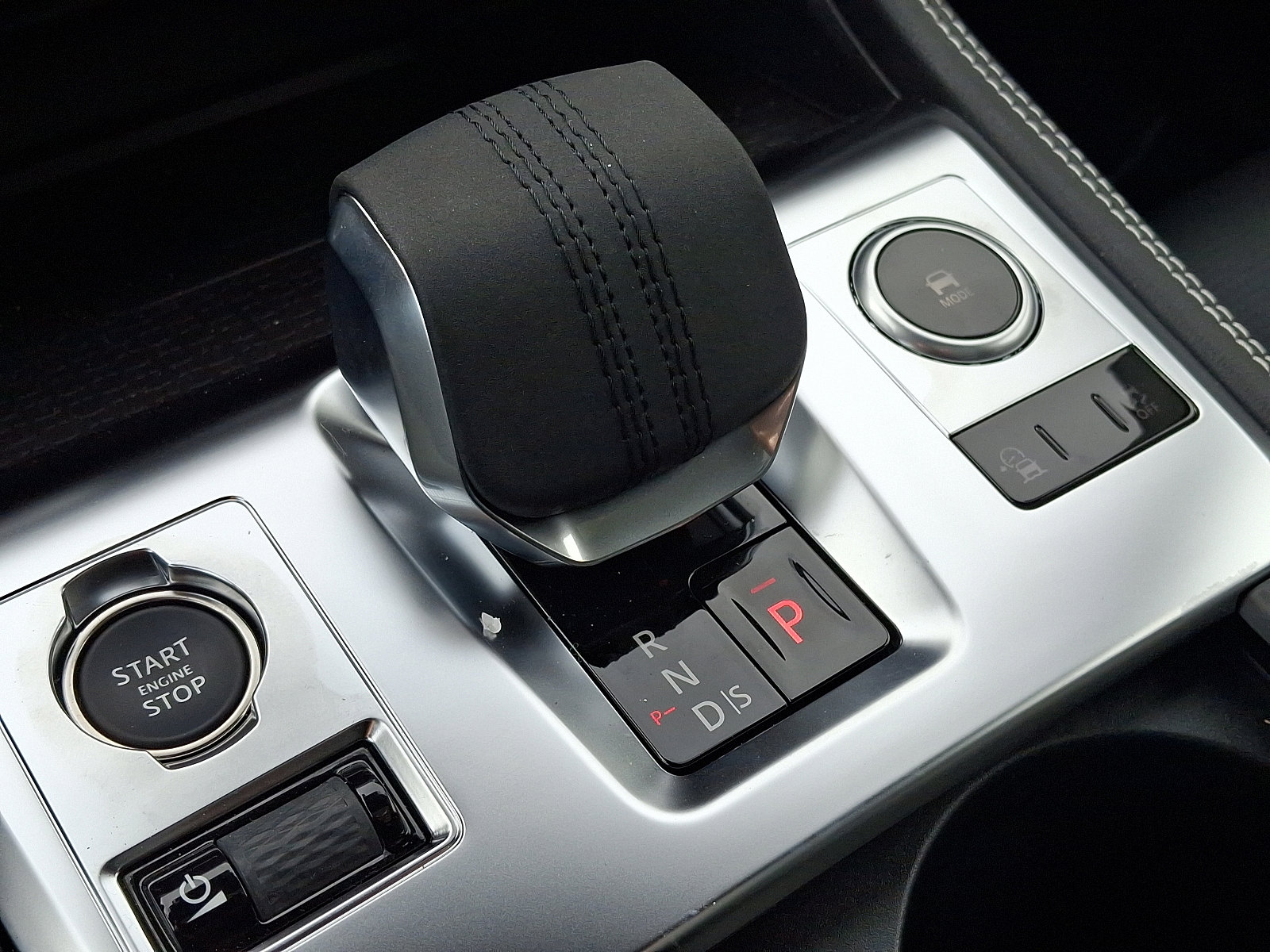 New 2025 Jaguar F-PACE R-Dynamic S image 13