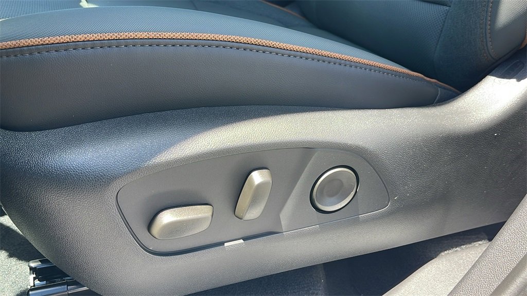 New 2025 GMC Acadia AT4 w/ Luxury Package image 12