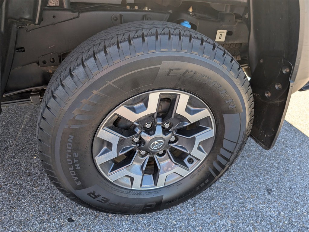 Used 2021 Toyota Tacoma TRD Off-Road image 32