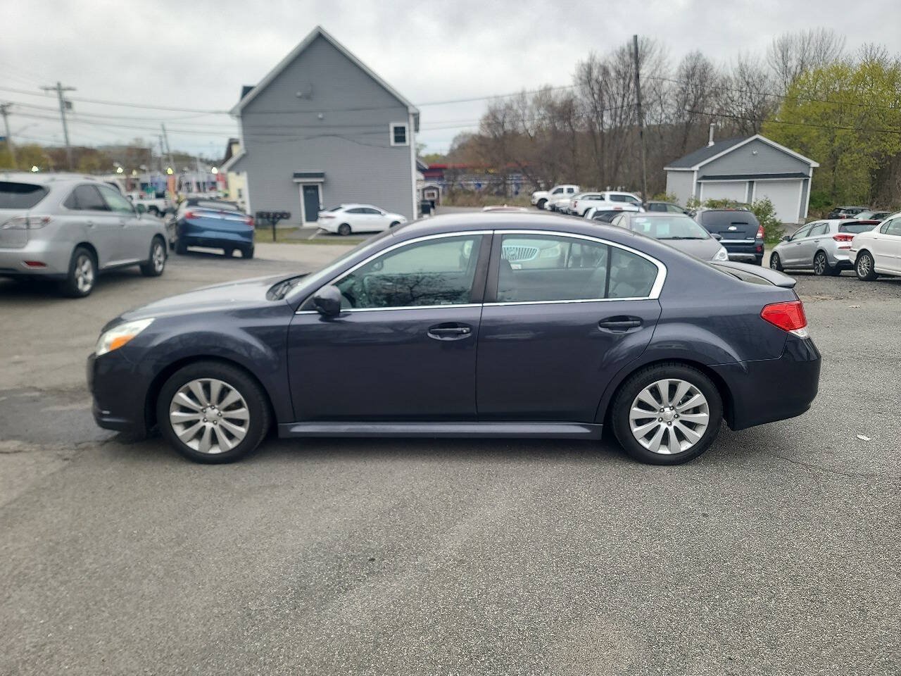 Used 2011 Subaru Legacy 3.6R Limited AWD/4WD image 5