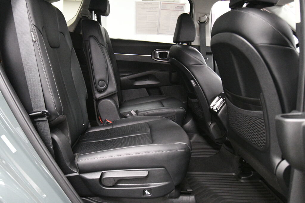 Used 2025 Kia Sorento EX AWD/4WD image 25