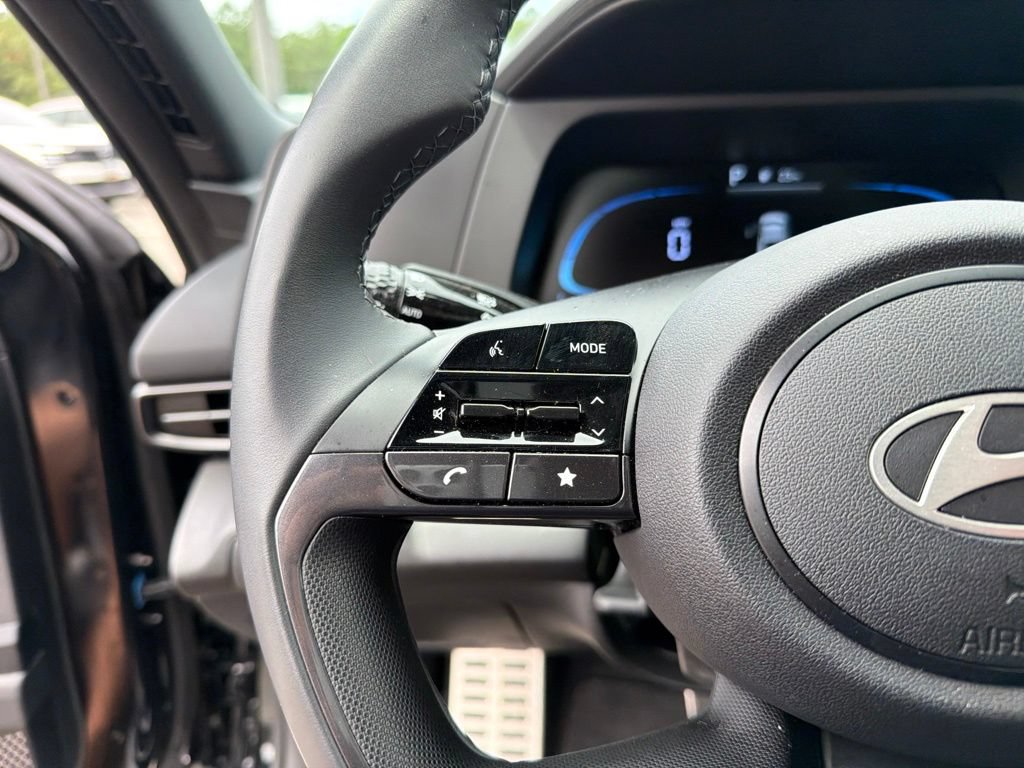 Used 2025 Hyundai Elantra Sport FWD image 16