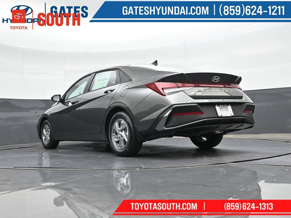 Used 2025 Hyundai Elantra SE FWD image 38