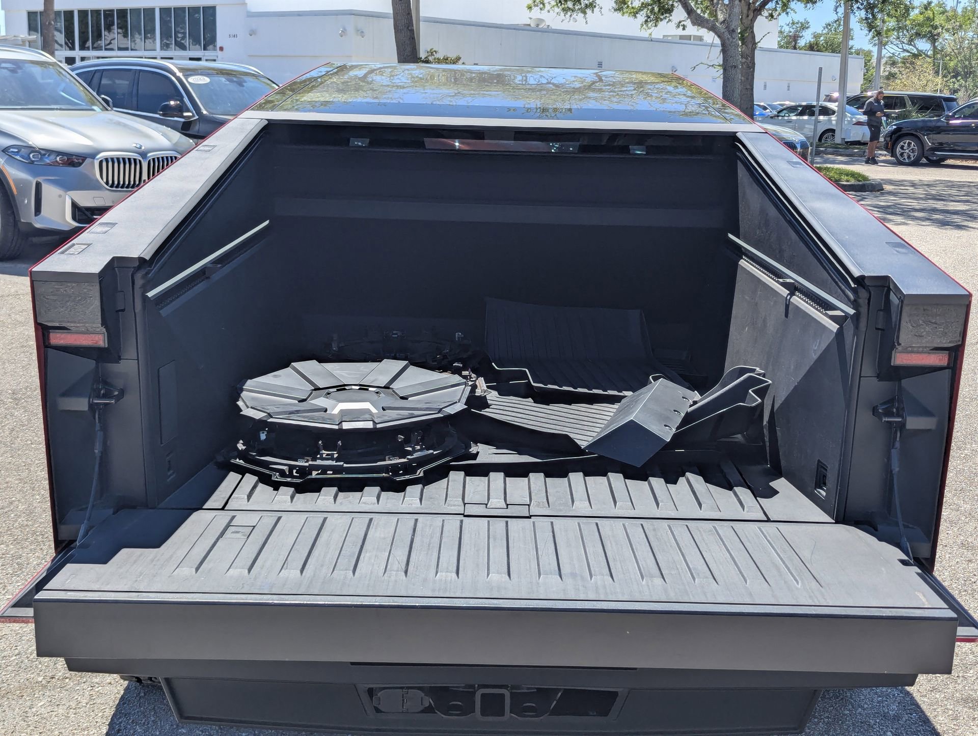 Used 2024 Tesla Cybertruck AWD Crew Cab image 12