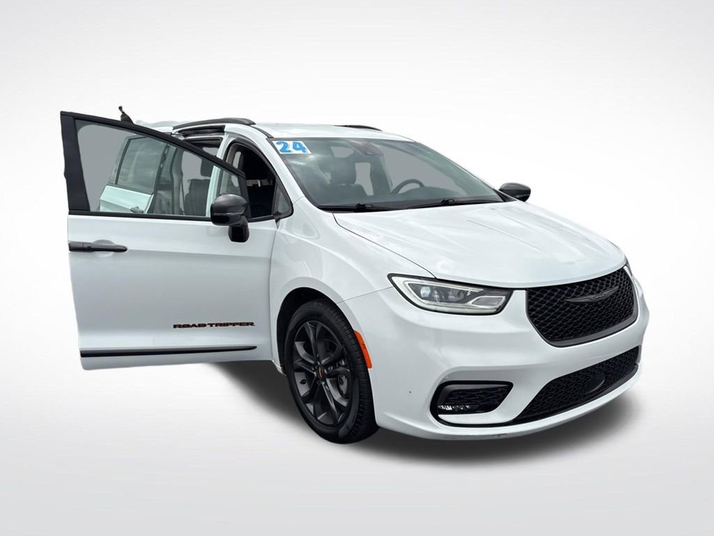 Used 2024 Chrysler Pacifica Touring-L w/ Road Tripper Package FWD image 19