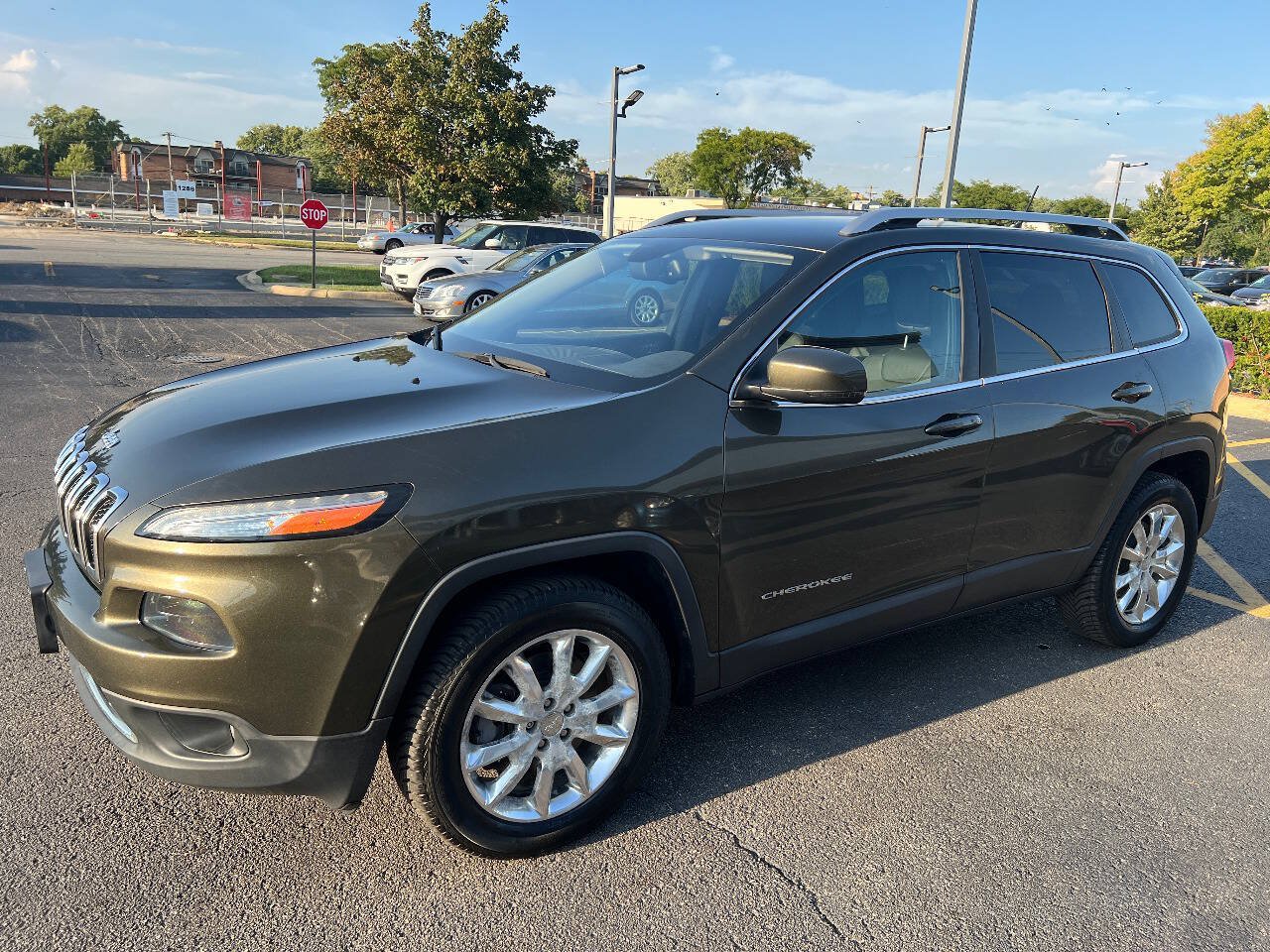 Used 2015 Jeep Cherokee Limited AWD/4WD image 6