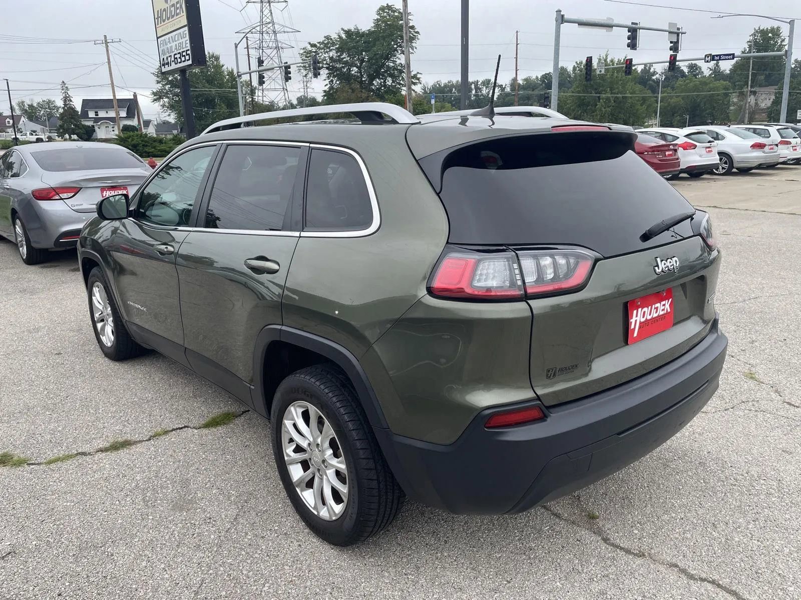 Used 2019 Jeep Cherokee Latitude w/ Cold Weather Group image 8