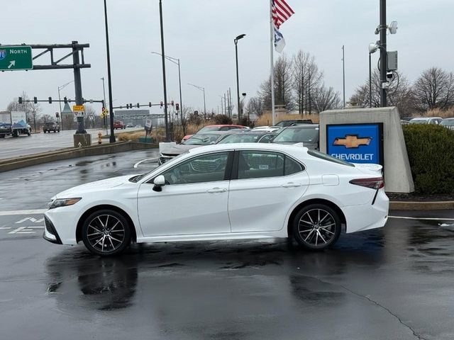 Used 2024 Toyota Camry SE video 2