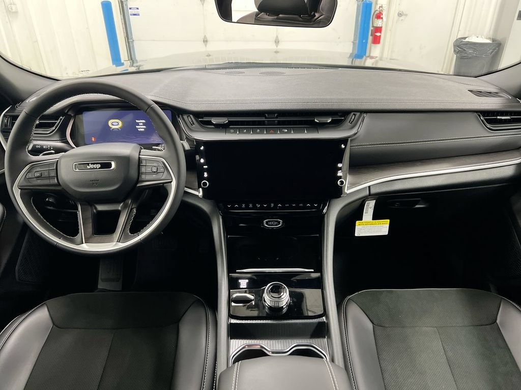 New 2026 Jeep Grand Cherokee Altitude AWD/4WD image 10