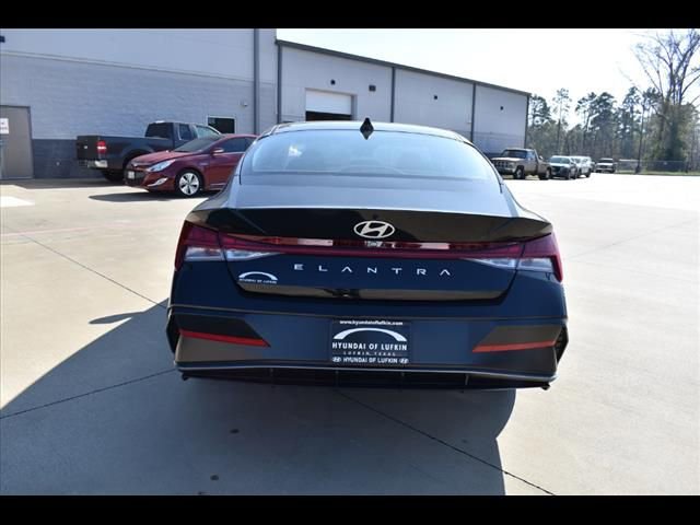 Certified 2025 Hyundai Elantra SEL FWD image 3