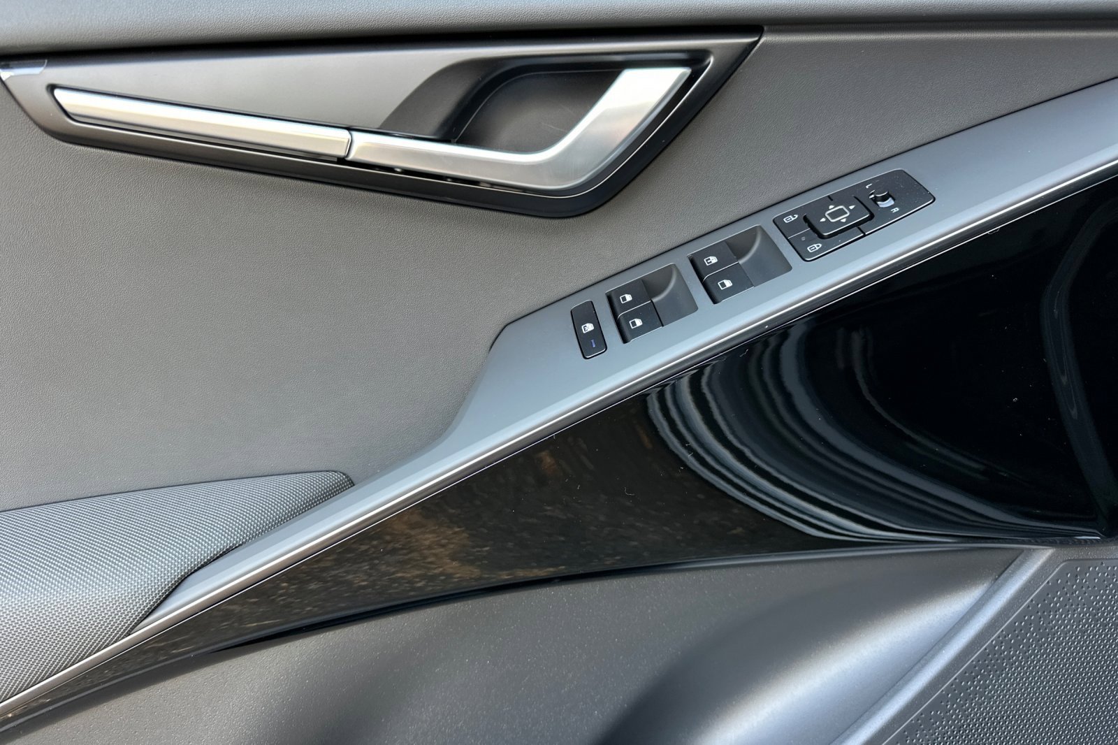 New 2025 Kia Niro EX image 7