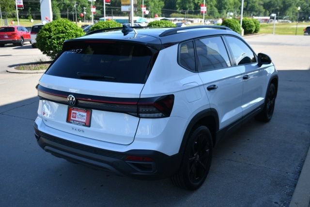 Used 2025 Volkswagen Taos SE w/ Taos MDO Package FWD image 6