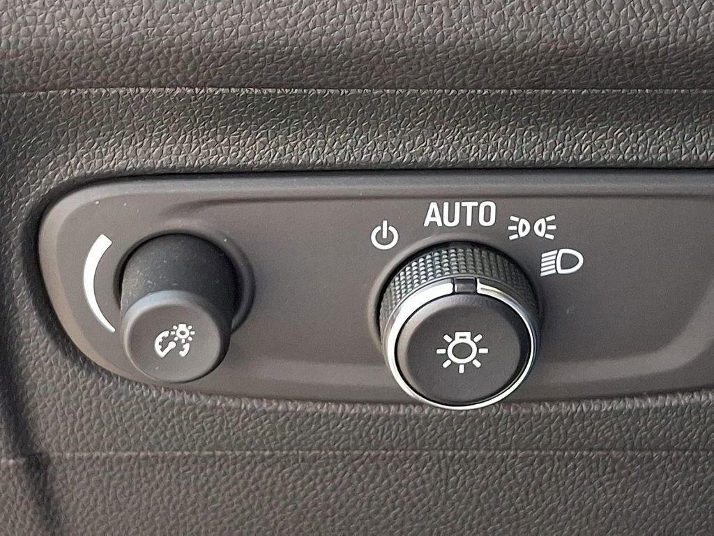 Used 2023 Buick Envision Essence w/ Technology Package I image 23