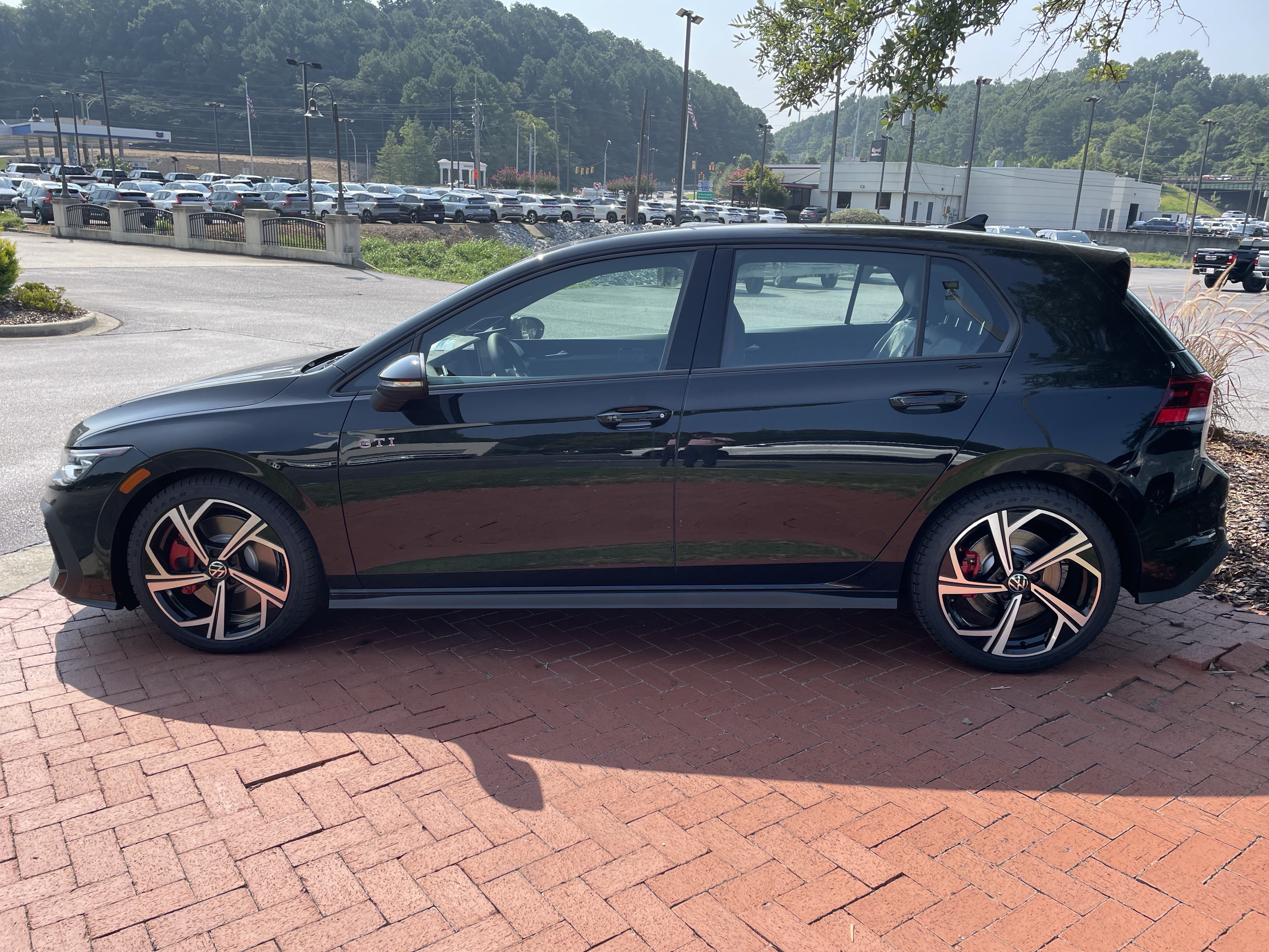 New 2026 Volkswagen GTI SE FWD image 7