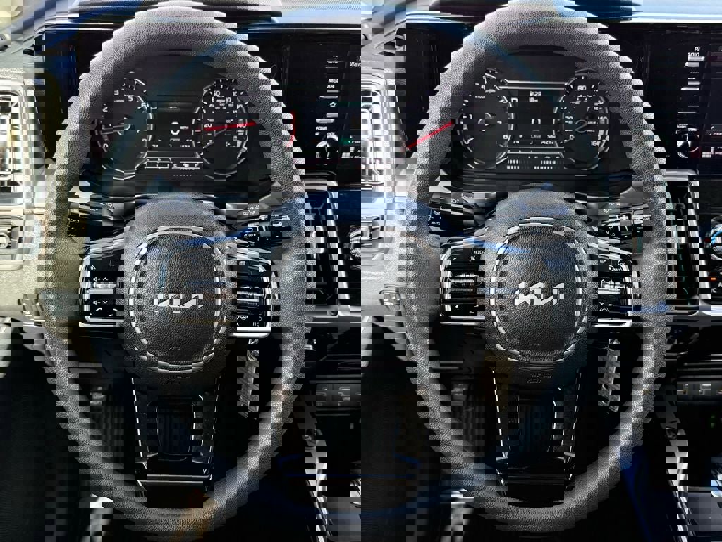 Used 2023 Kia Sorento LX image 19