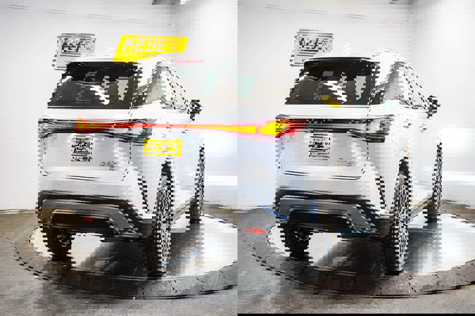 Used 2025 Lexus RX 450h Luxury w/ Convenience Package image 4