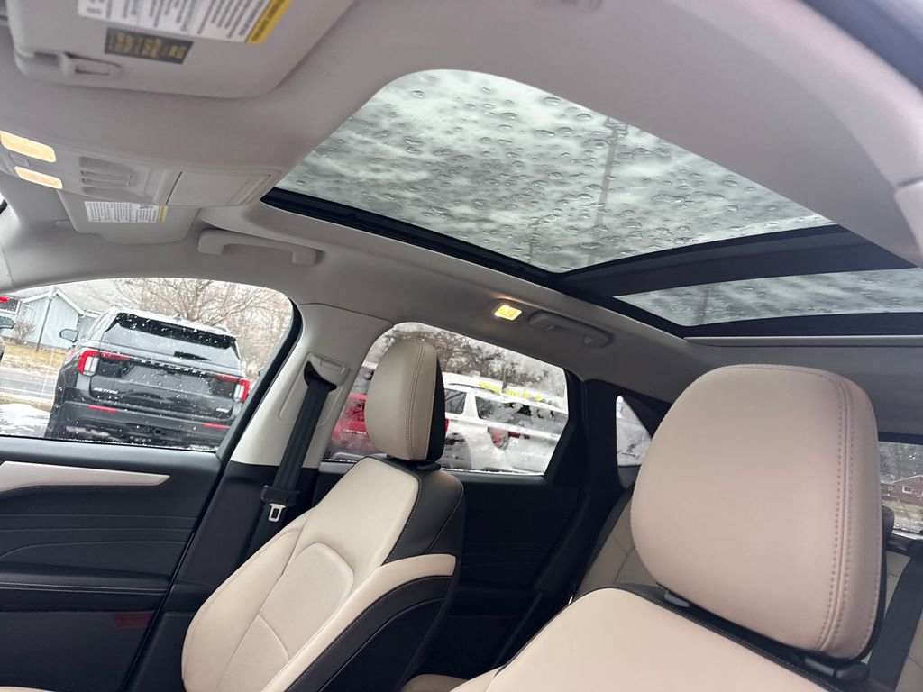 Used 2022 Ford Escape SEL image 24