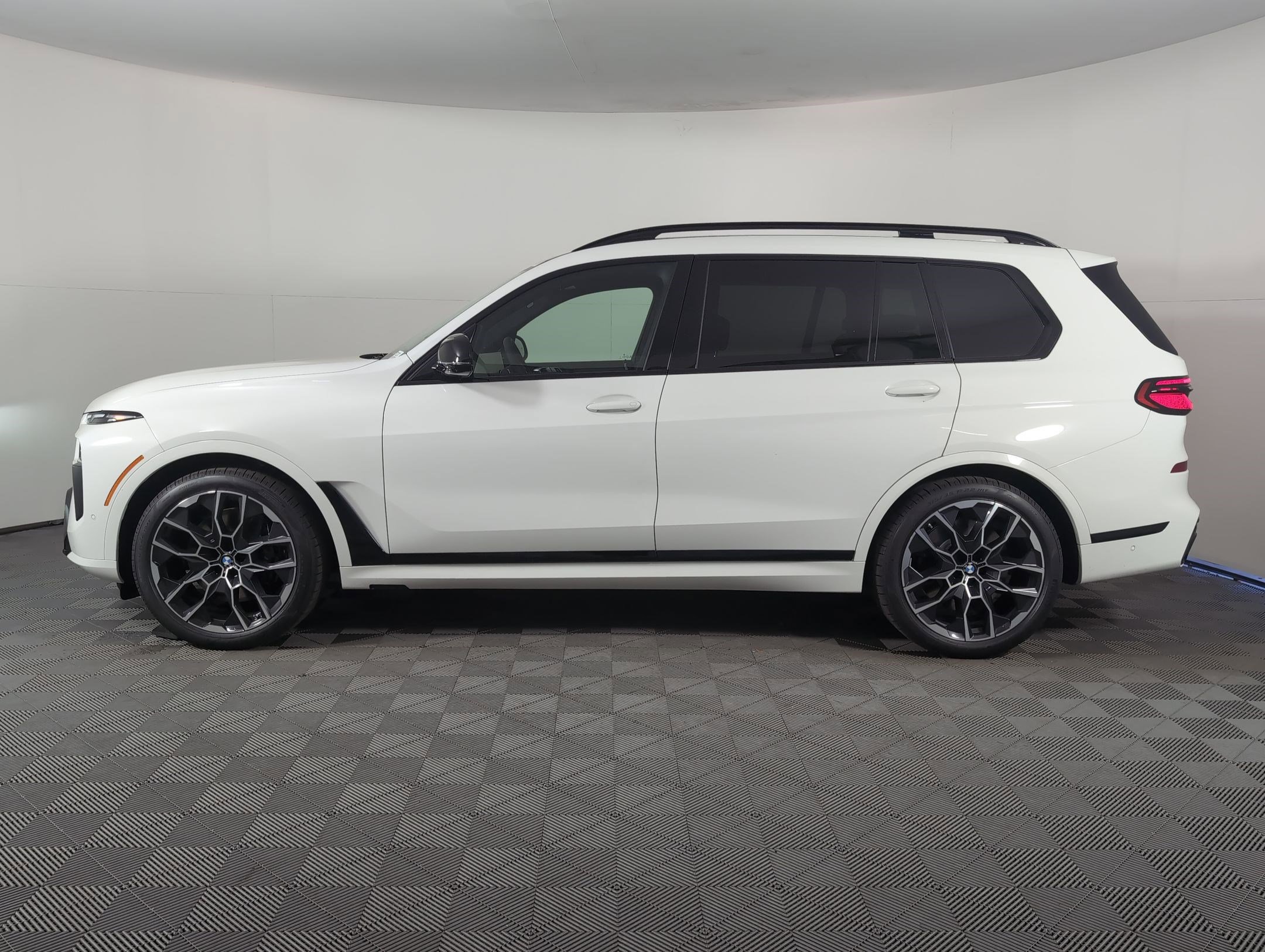 New 2026 BMW X7 M60i video 2