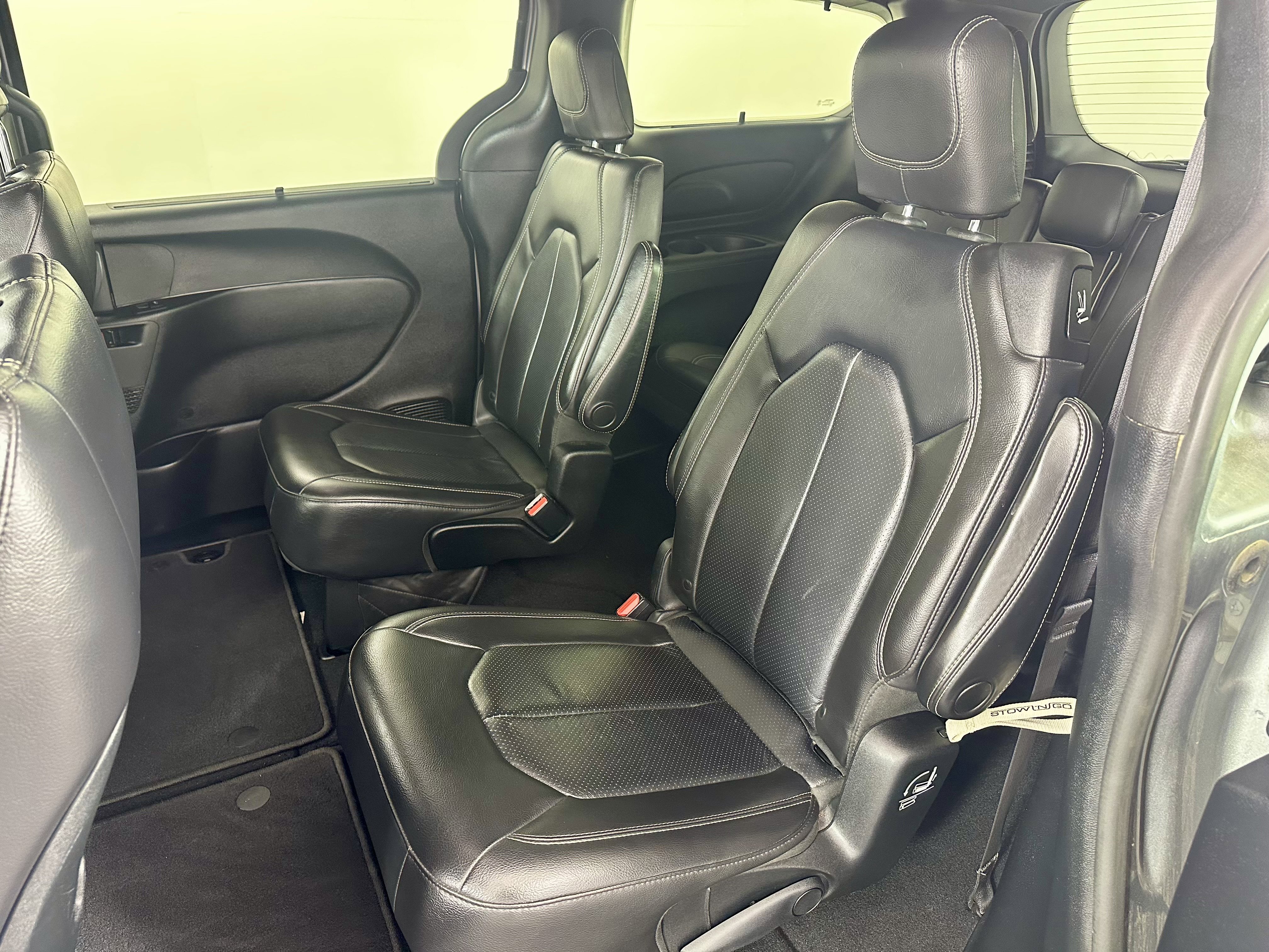Used 2019 Chrysler Pacifica Touring-L w/ S Appearance Package FWD image 13
