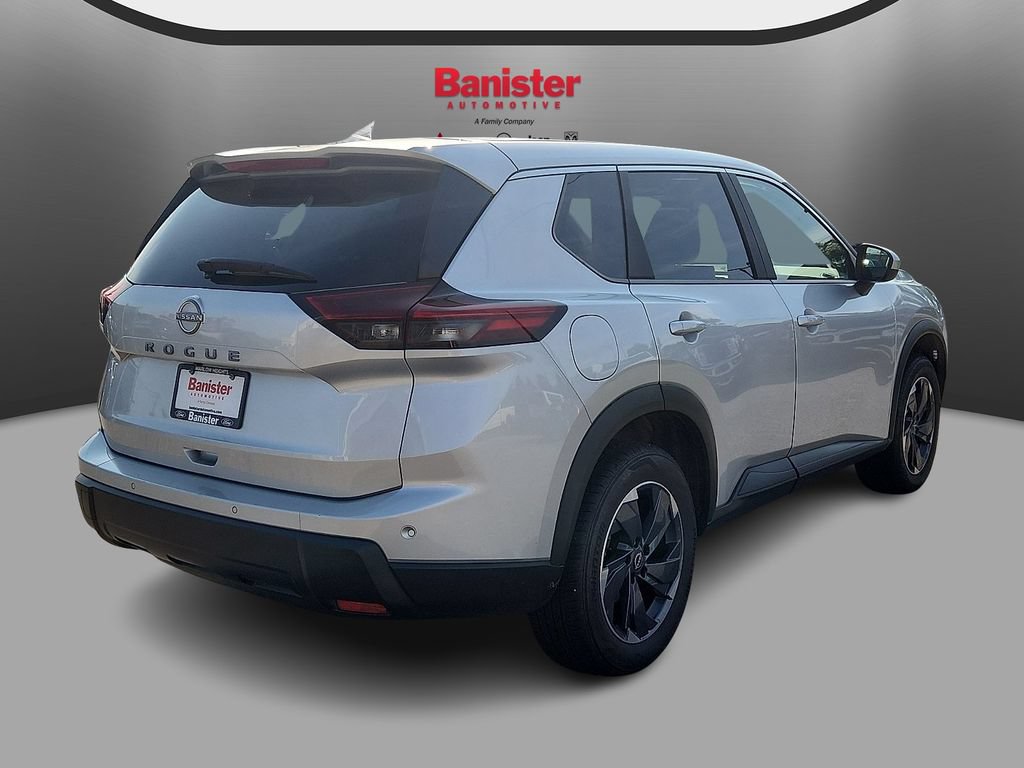 Used 2025 Nissan Rogue SV FWD image 4