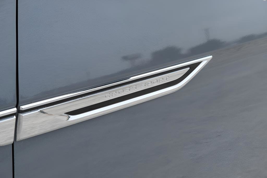 Used 2023 Volkswagen Atlas Cross Sport SEL Premium R-Line image 42