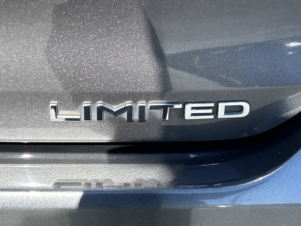 Used 2021 Toyota Highlander Limited FWD image 10