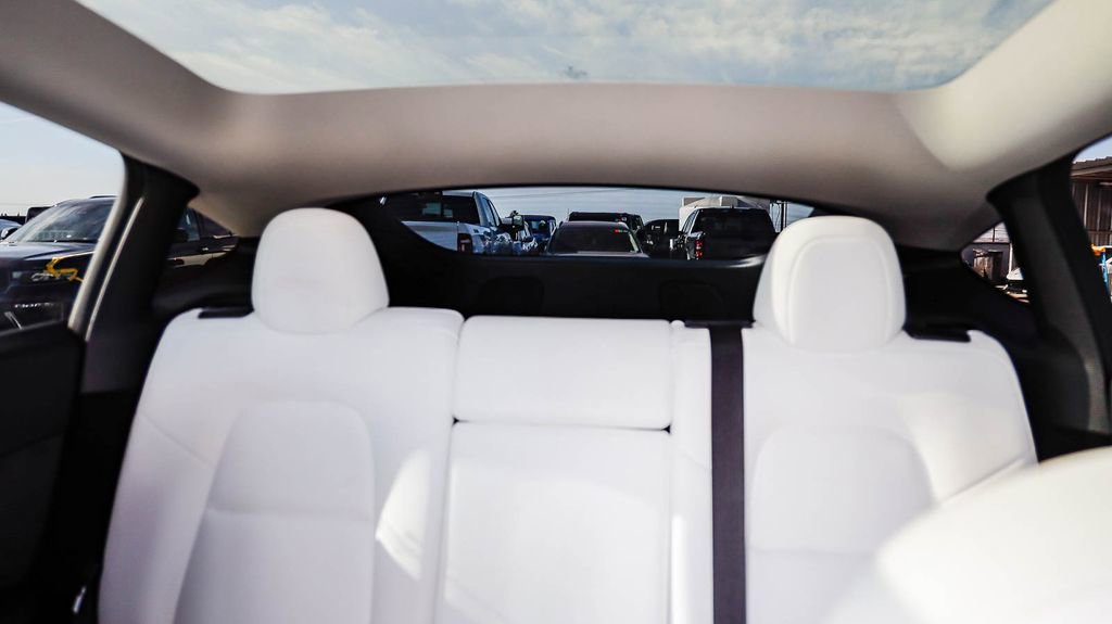 Used 2024 Tesla Model Y Performance image 26