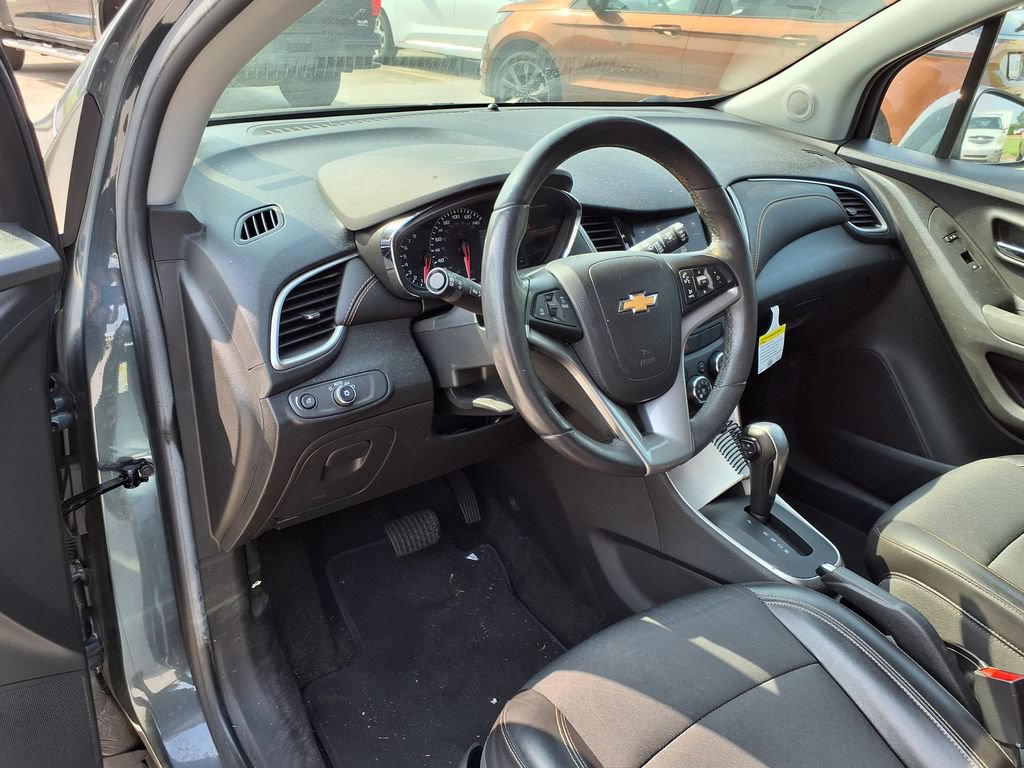 Used 2021 Chevrolet Trax LT w/ Sport Edition FWD image 15