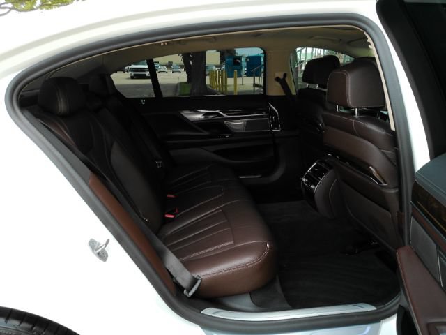 Used 2022 BMW 740i RWD image 24