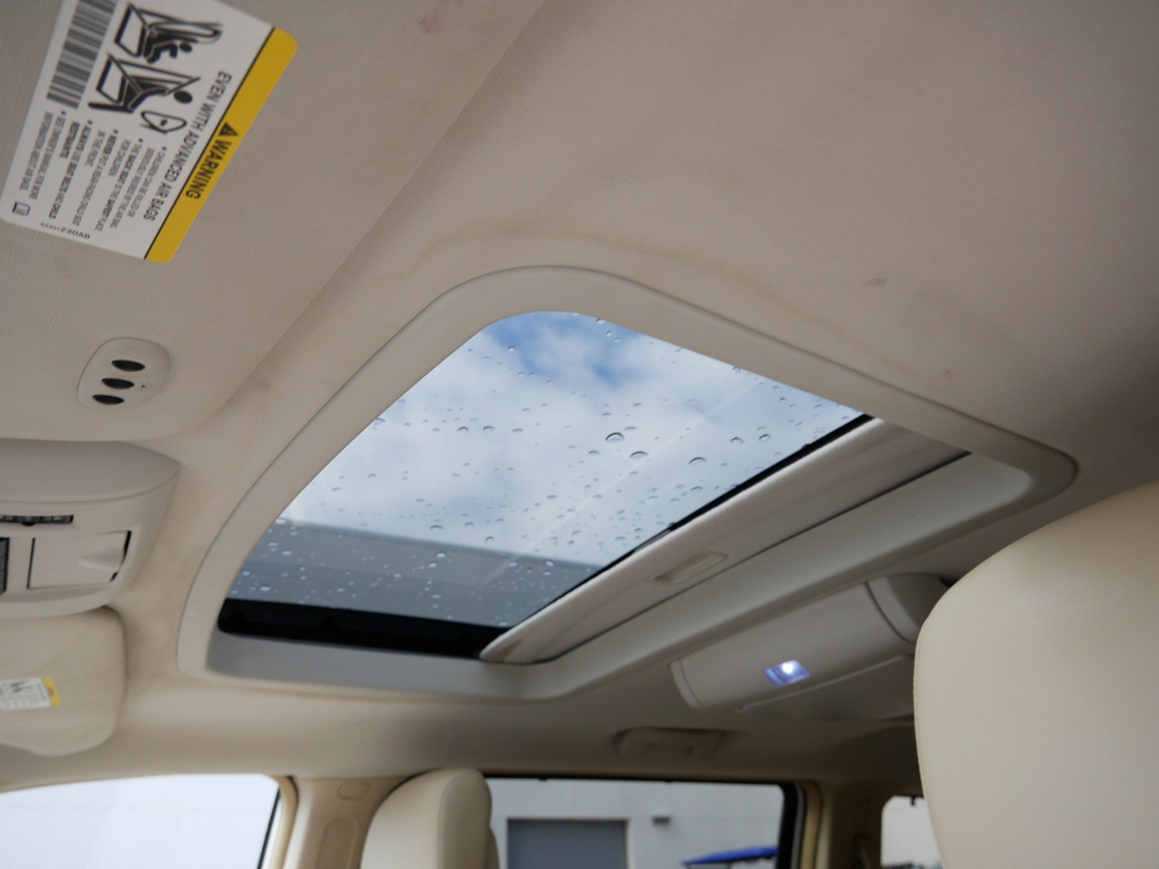 Used 2010 Chrysler Town & Country Limited FWD image 33