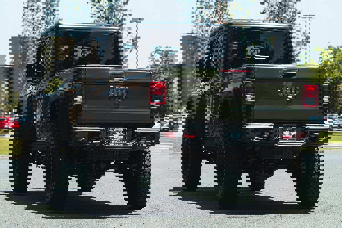 Used 2023 Jeep Gladiator Rubicon image 11