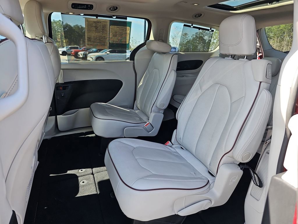 Used 2020 Chrysler Pacifica Limited image 19