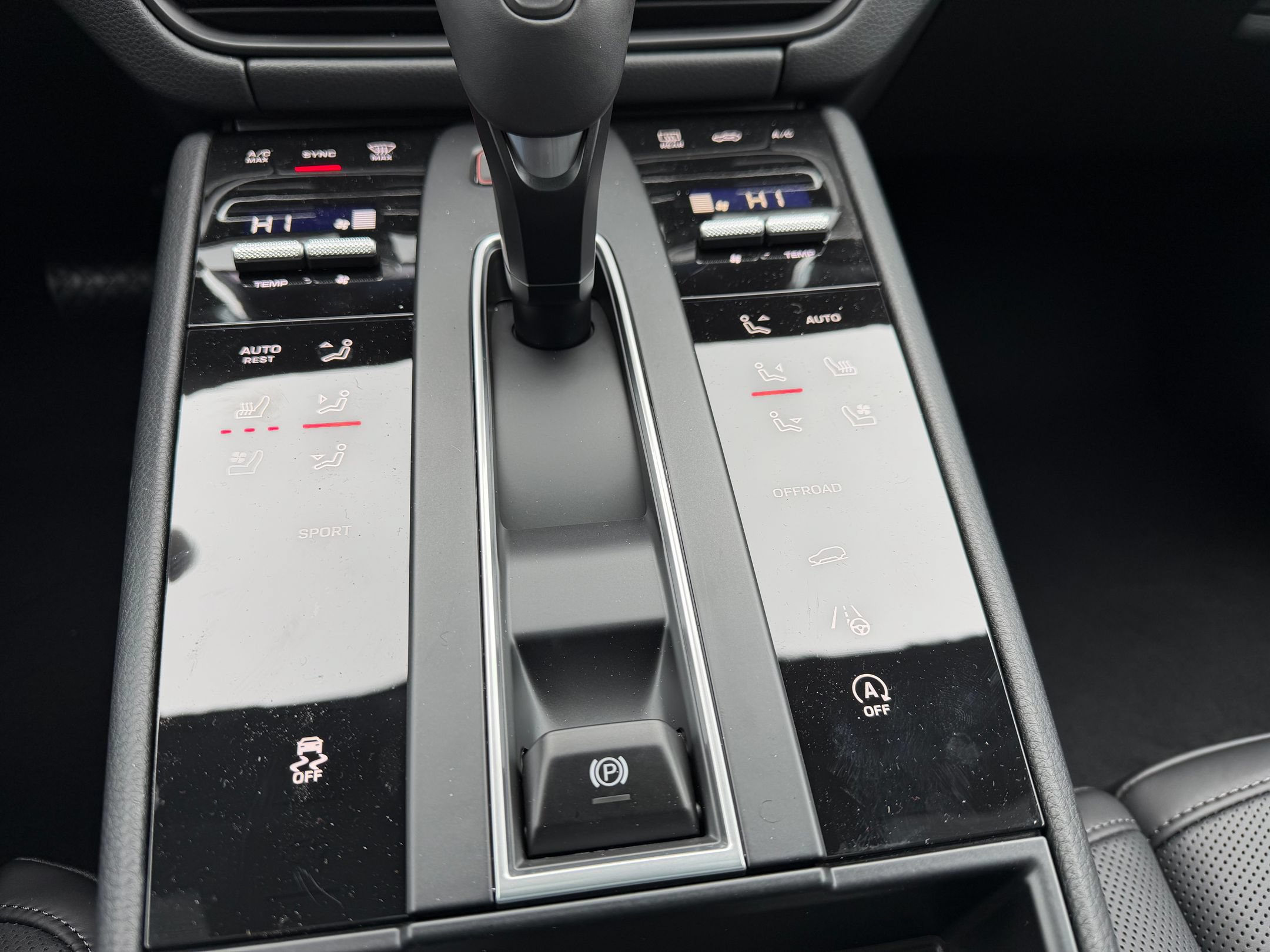 Certified 2026 Porsche Macan AWD/4WD image 26