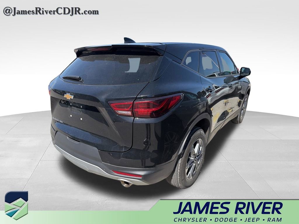 Used 2025 Chevrolet Blazer LT AWD/4WD image 4