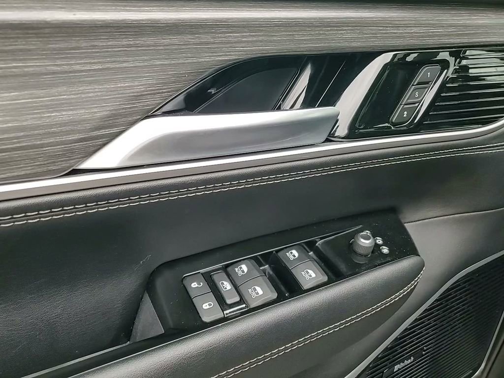 Certified 2024 Jeep Wagoneer Series III w/ Premium Group I image 22