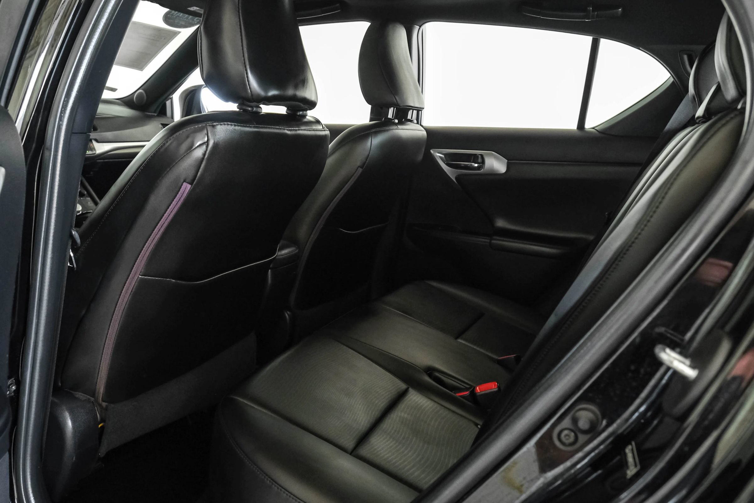 Used 2013 Lexus CT 200h w/ F Sport Pkg w/Nuluxe Trim FWD image 30