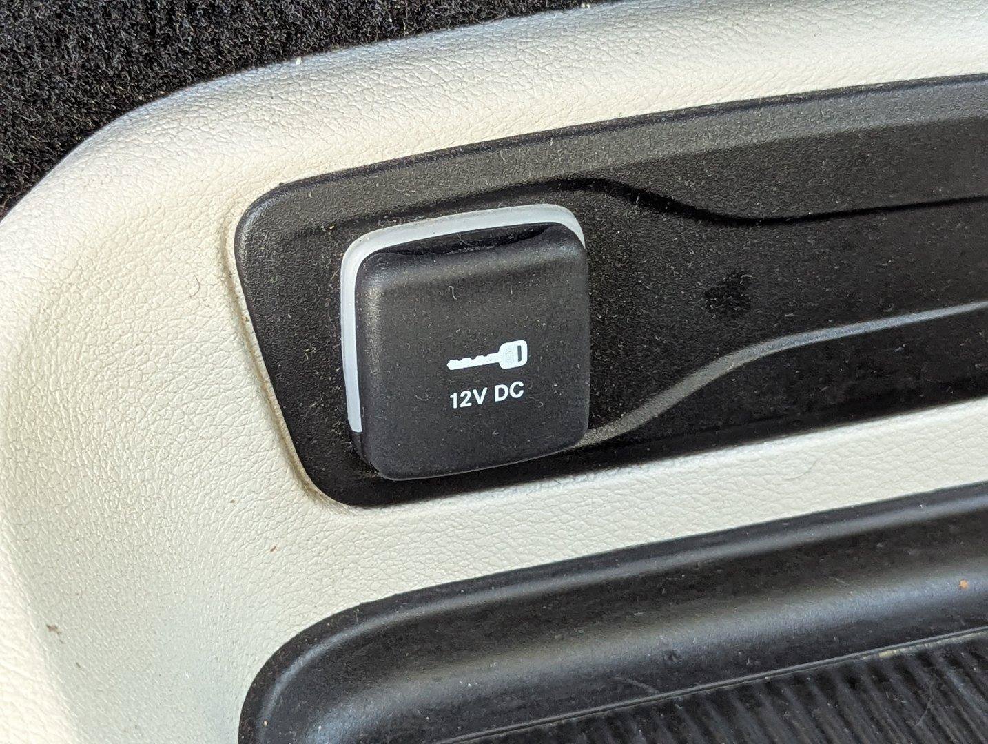 Used 2023 Chrysler Pacifica Touring-L FWD image 23